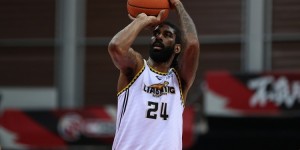 【大发扑克】得分组织一把抓！梅奥20中10砍下26分10板8助全面数据