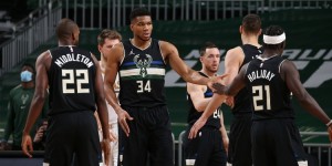 【大发扑克】雄鹿三巨头下赛季薪资1.05亿美元 22-23赛季1.13亿