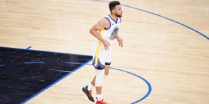 【大发扑克】先抑后扬？库里首节低迷 三分4中0出现4次失误