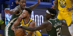 【大发扑克】霍勒迪：库里就是外星人 我对他犯规了他不看筐半场三分都差点进