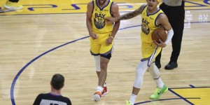 【大发扑克】罕见！库里不满判罚 朝裁判疯狂哔哔被吹技术犯规