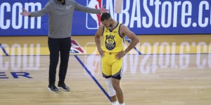 【大发扑克】库里：右脚问题没左脚重 追梦是我遇到过的最聪明的球员