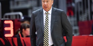 【大发扑克】吴庆龙：新疆男篮是一支强队 我们在篮板方面做得不好