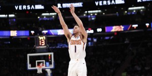 【大发扑克】布克谈艾顿：他在场上是一个强力威胁 他不惧怕身体接触