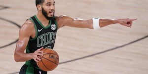 【大发扑克】凯尔特人32分逆转战胜马刺 创NBA过去20年第二大逆转取胜分差