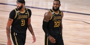 【大发扑克】尼克-杨：湖人再度祭出了“倚绳战术” 他们上赛季复赛也用过这招