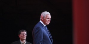 【大发扑克】52年前今天韦斯特于总决砍下40+三双 此后仅老詹&巴特勒相继做到