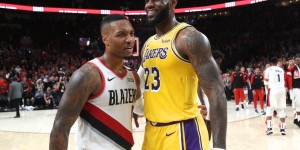 【大发扑克】利拉德生涯共8次第四节得分20+追平老詹 科比共11次