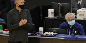 【大发扑克】科尔：库里最厉害的就是看起来要打一场差球 然后突然爆发