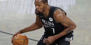 【大发扑克】壮烈空砍！杜兰特轰42分10篮板仍难救主