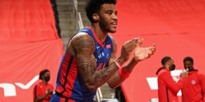 【大发扑克】169记三分连超库里077！萨迪克-贝升至新秀单赛季三分命中榜第3