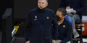 【大发扑克】马龙：利拉德就是在往呼啦圈里投篮 防利拉德是戈登一直想做的事