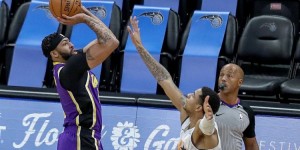 【大发扑克】奥克利：我听说湖人教练要戴维斯一场投5-6个三分 为什么？