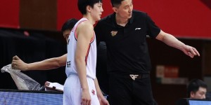 【大发扑克】胡明轩谈回杜锋篮球学院：回这里就像回家一样 非常幸运遇见杜导