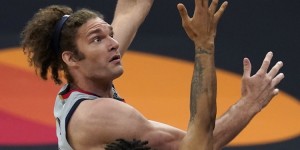 【大发扑克】表现稳健！小洛佩兹全场24分7板 第4节&加时赛11罚10中