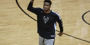 【大发扑克】字母哥生涯第三次40分+15板+5助 同期仅次于威少