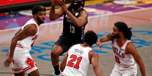 【大发扑克】划水！哈登出手4次得到5分5板7助1断2帽