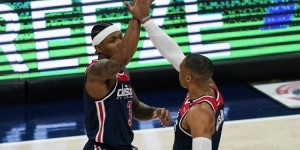 【大发扑克】手感低迷！比尔、威少上半场合计19投仅4中 奇才落后黄蜂4分