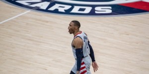 【大发扑克】奇才记者：威少右脚踝受伤 G3出战成疑