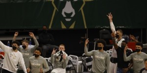 【大发扑克】雄鹿全场轰进22记三分 刷新球队季后赛单场三分纪录