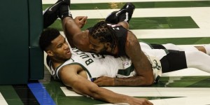 【大发扑克】玩明白了！字母哥30分钟轰下31分13板6助3断带队轻松取胜