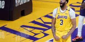 【大发扑克】状态极佳！浓眉40分钟轰34+11 第三节独砍18分