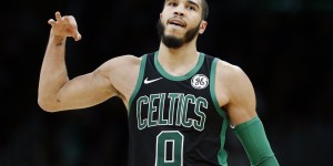 【大发扑克】塔图姆今日砍下60分并且0失误 自NBA追踪失误数据以来第3人