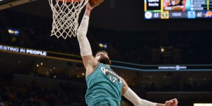 【大发扑克】一柱擎天！瓦兰10中8拿下24分13篮板 正负值+22全场第2