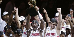 【大发扑克】17年前的今天：平民活塞击败湖人“豪华F4”夺冠