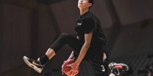 【大发扑克】贾磊驳斥曾凡博经纪公司：好意思辟谣？篮协的回函你们当饭吃了？