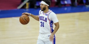 【大发扑克】赛斯-库里砍下30分 76人在他得到至少20分时17战全胜