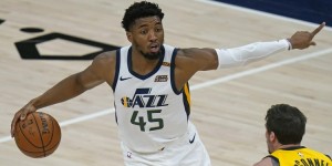 【大发扑克】米切尔季后赛多个系列赛G1砍下45+ 历史第7位