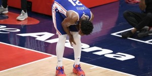 【大发扑克】里弗斯：恩比德应该不会接受膝盖手术 他在场上无法正常移动