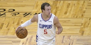 【大发扑克】独木难支！肯纳德替补9中7&4记三分轰18分