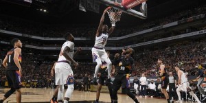 【大发扑克】骚出天际！约基奇转身假意投篮 分球巴顿双手挂筐暴扣