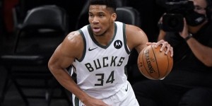 【大发扑克】不理想！字母哥首节2中0砍0分5板1助 正负值-6