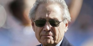 【大发扑克】81岁亿万富翁安舒茨出售其在湖人27%的股份 球队市值51.4亿美元