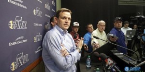 【大发扑克】离职前爵士VP林赛不喜斯奈德用小阵容 希望戈贝尔费沃斯同时在场