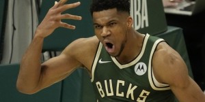 【大发扑克】字母哥总决赛至少30分5板5助且没有失误 NBA历史第5位