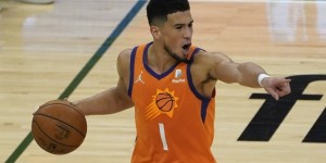 【大发扑克】布克未满25岁总决赛多次砍下40+ NBA历史第3人