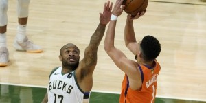 【大发扑克】太阳今天在布克在场时赢雄鹿12分 不在场时输雄鹿16分