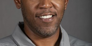 【大发扑克】Stein：76人助教波佩耶-琼斯成为加入马龙教练组有力人选