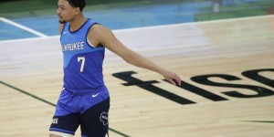 【大发扑克】名记：福布斯拒绝执行球员选项 跳出合同成为自由球员