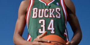 【大发扑克】美记：雄鹿球探曾因吃了字母哥的奥利奥而被他责备