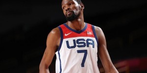 【大发扑克】威少加盟湖人后自媒体称KD现在怕死了 后者回复：请详细说明