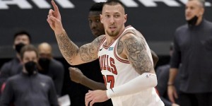 【大发扑克】火箭记者：泰斯4年3600万合同非完全保障 给了球队一些灵活性