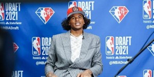 【大发扑克】费根：榜眼杰伦-格林和火箭完成签约 合同首年年薪最高可达900万