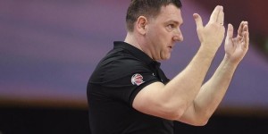 【大发扑克】津媒：新帅凯撒亮相公开训练课 新赛季天津男篮要放手一搏