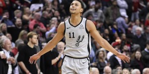 【大发扑克】队记：马刺现有17名球员合同有保障 新赛季前需裁掉或交易2名球员