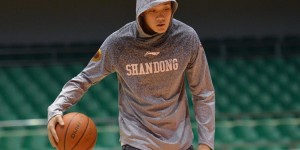 【大发扑克】夏晓司：丁彦雨航出现在山东男篮集结训练场地 大部队正式集中